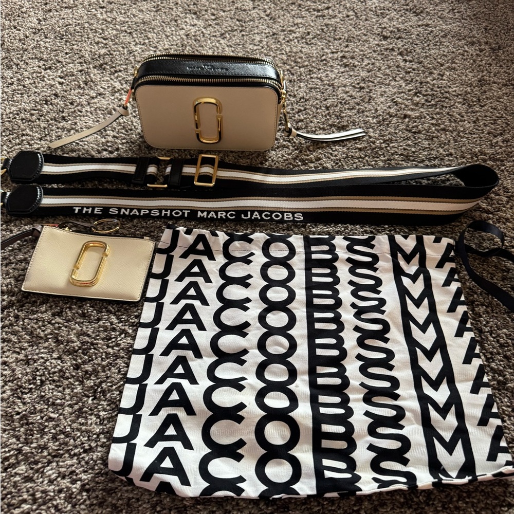 Marc Jacobs Snapshot Camera Bag in and keychain cardholder! Mint condition!